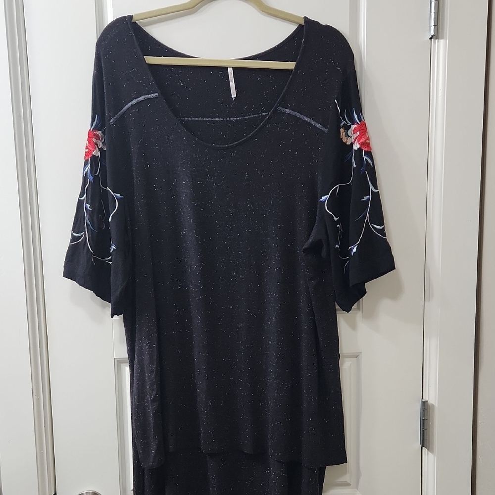 Free People Hi-Lo T-Shirt with Embroidered Flowers on Sleeves -Black Medium